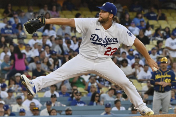Clayton Kershaw leads Dodgers past Brewers for 10th-consecutive win Clayton Kershaw leads Dodgers past Brewers for 10th-consecutive win