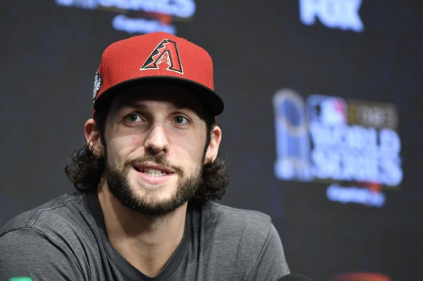 Kelly pitches Diamondbacks past Rangers to tie World Series 1-1