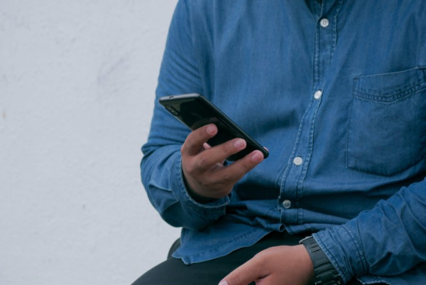 AI-generated images draw in social media users