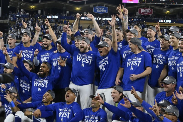 Dodgers, Yankees win final two division titles, but four MLB playoff spots remain Dodgers, Yankees win final two division titles, but four MLB playoff spots remain