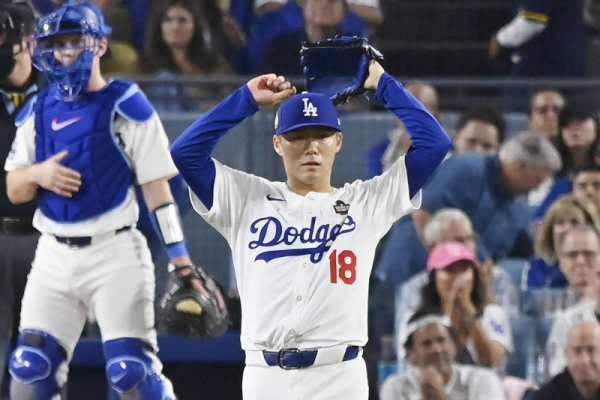 World Series: Los Angeles Dodgers stifle N.Y. Yankees; lead 2 games to none World Series: Los Angeles Dodgers stifle N.Y. Yankees; lead 2 games to none