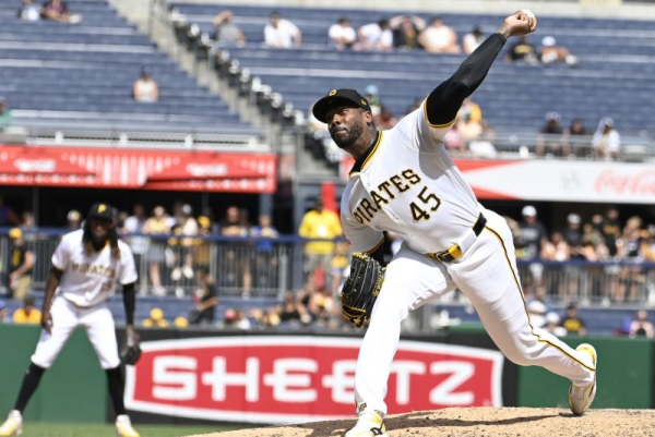 Boston Red Sox agree to $10.7M deal with free-agent pitcher Aroldis Chapman