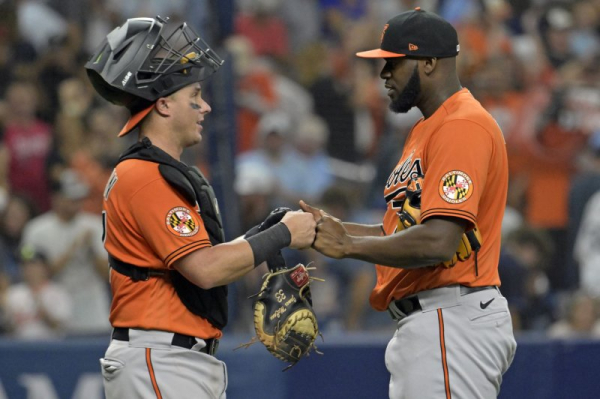 Arizona Diamondbacks sign veteran catcher James McCann