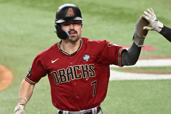 D-backs' Carroll hopes for short IL stint after fastball breaks wrist