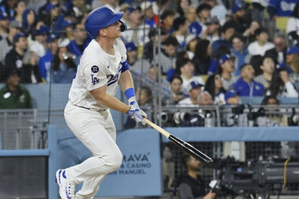 Dodgers' Will Smith hits record third pinch-hit, walk-off home run