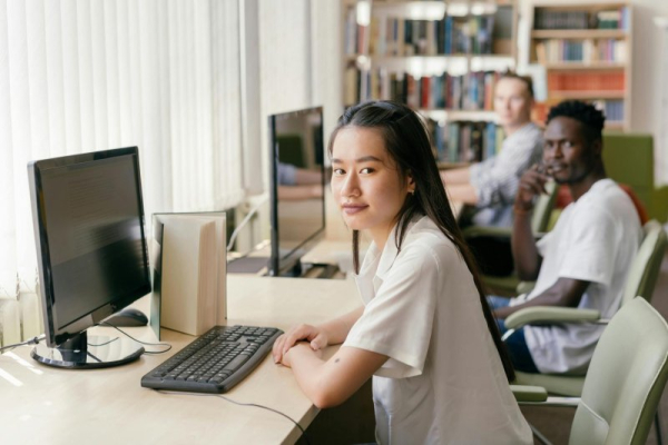 Checking online information becomes a college skill Checking online information becomes a college skill