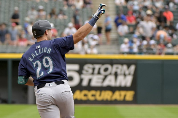 Cal Raleigh hits homers 59, 60; helps Mariners clinch AL West