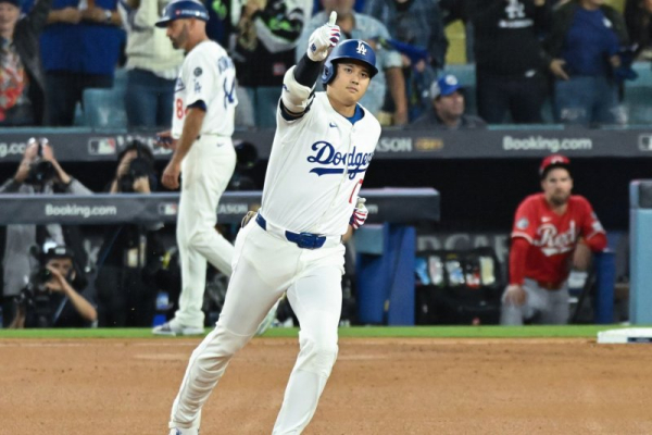 MLB playoffs: Dodgers crush Reds, Red Sox rally past Yankees