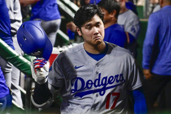 Dodgers' Shohei Ohtani exits with knee, hamstring issue vs. Pirates